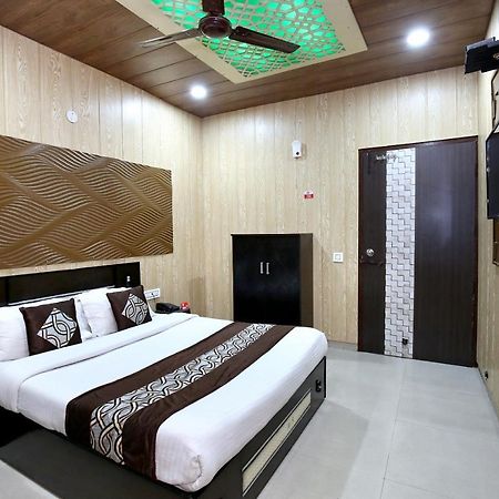 Oyo 8105 Royale Guest House Ludhiana Luaran gambar