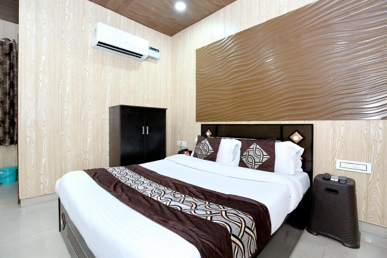 Oyo 8105 Royale Guest House Ludhiana Luaran gambar