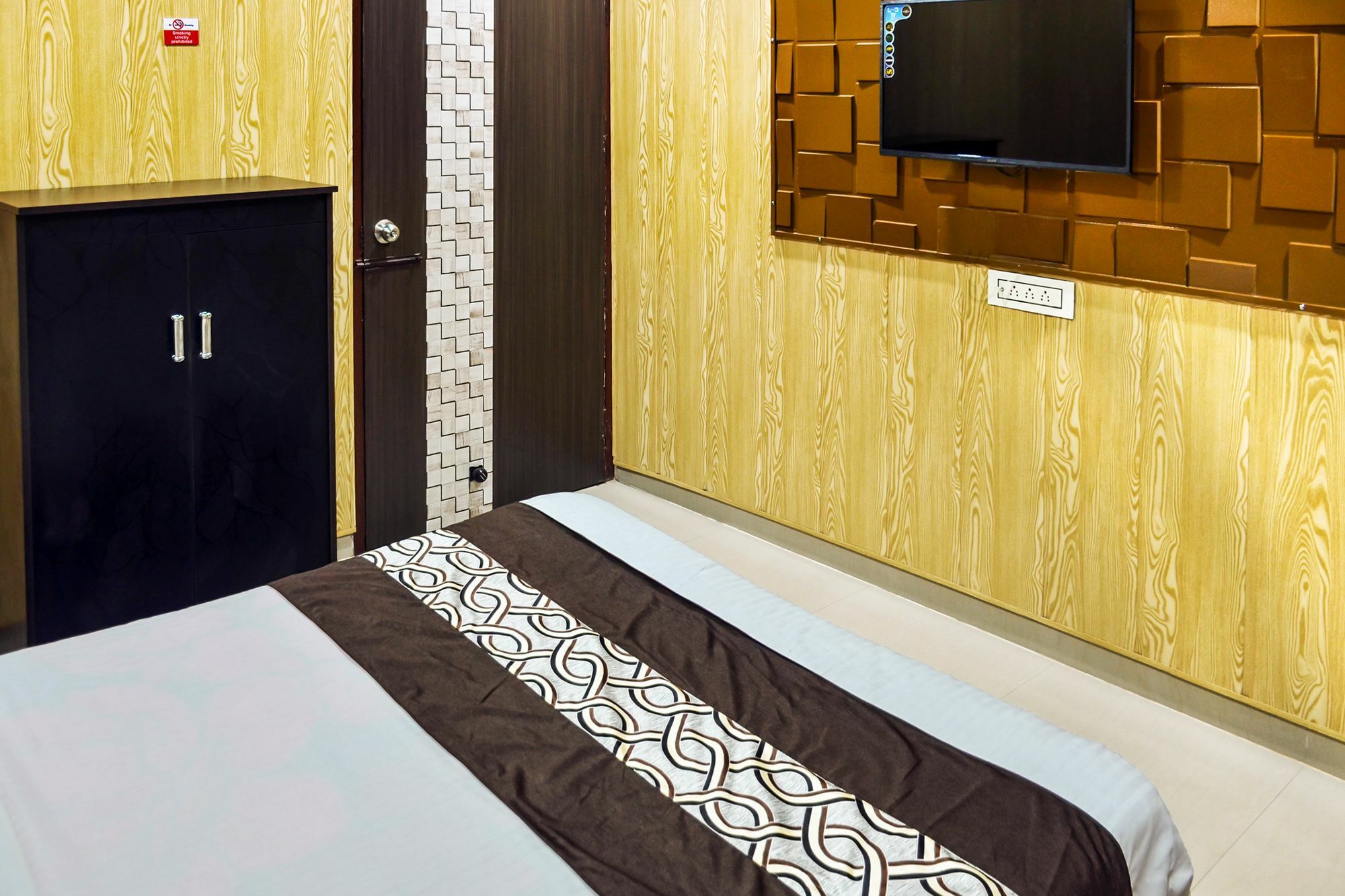 Oyo 8105 Royale Guest House Ludhiana Luaran gambar